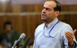(نام امیر منصور آریا همچنان در بین بدهکاران بانکی